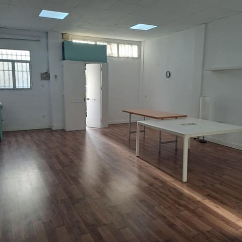 Commercieel te huur in Sevilla stad - € 500 (Ref: 9663779)