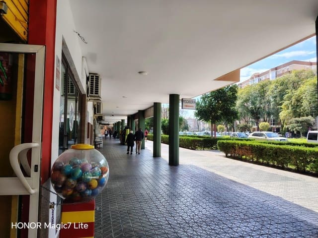 Commercieel te koop in Sevilla stad - € 79.000 (Ref: 9670755)