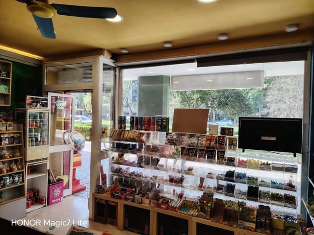 Commercieel te koop in Sevilla stad - € 79.000 (Ref: 9670755)