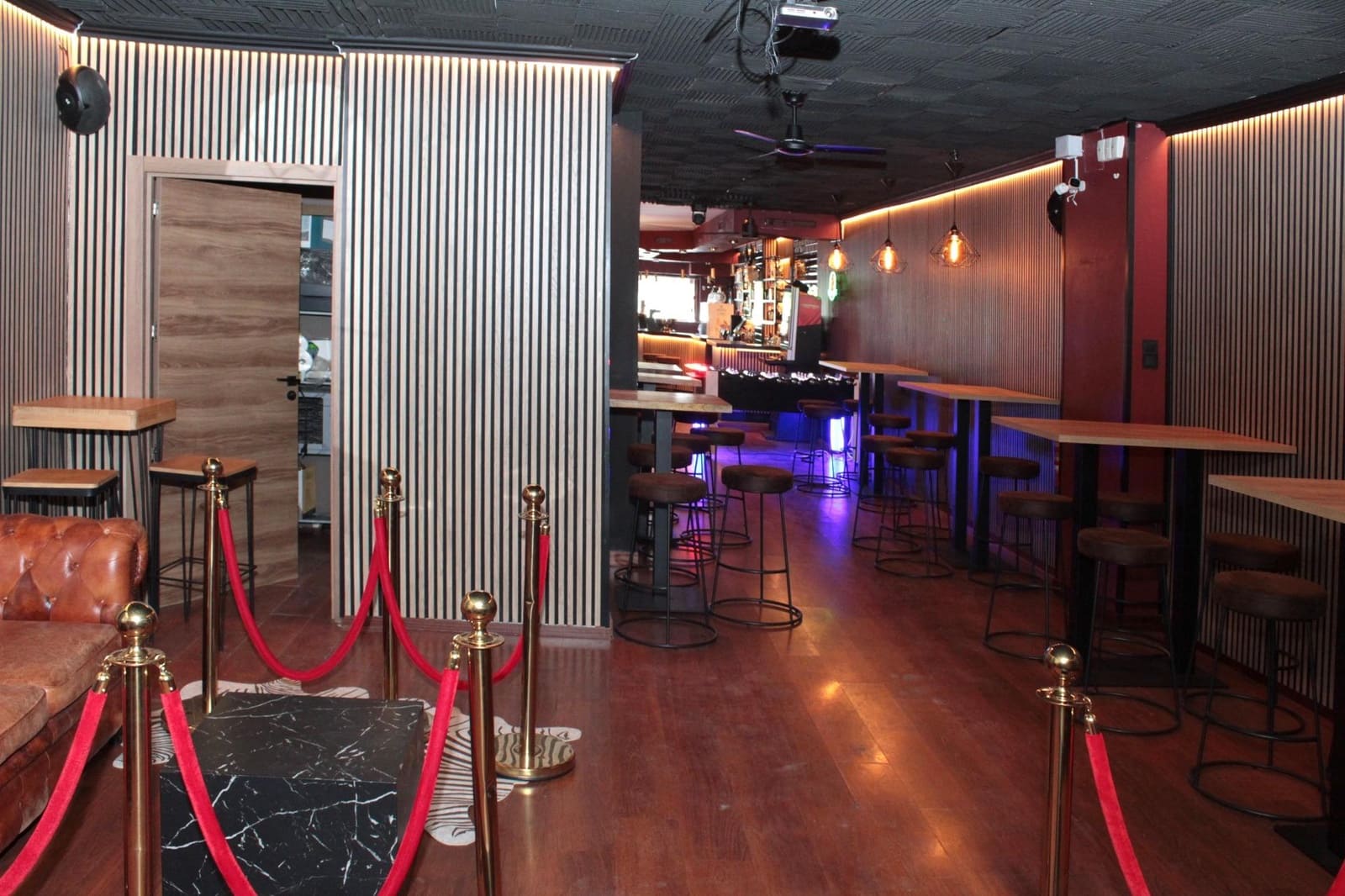 Gewerbe zu vermieten in Sevilla Stadt - 2.500 € (Ref: 9677549)