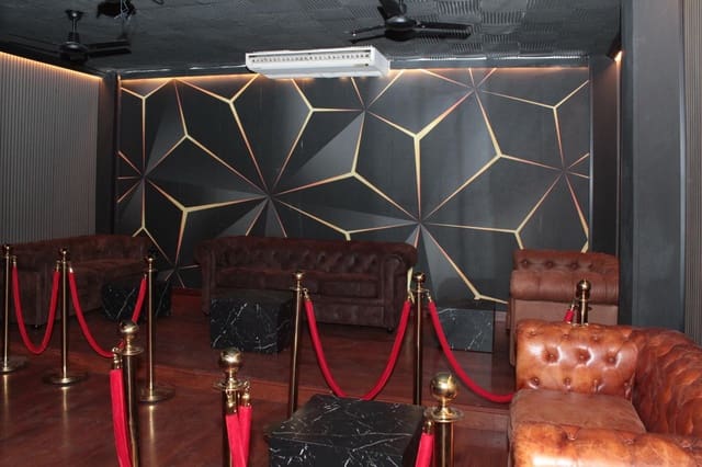 Local Commercial à louer à Séville ville - 2 500 € (Ref: 9677549)