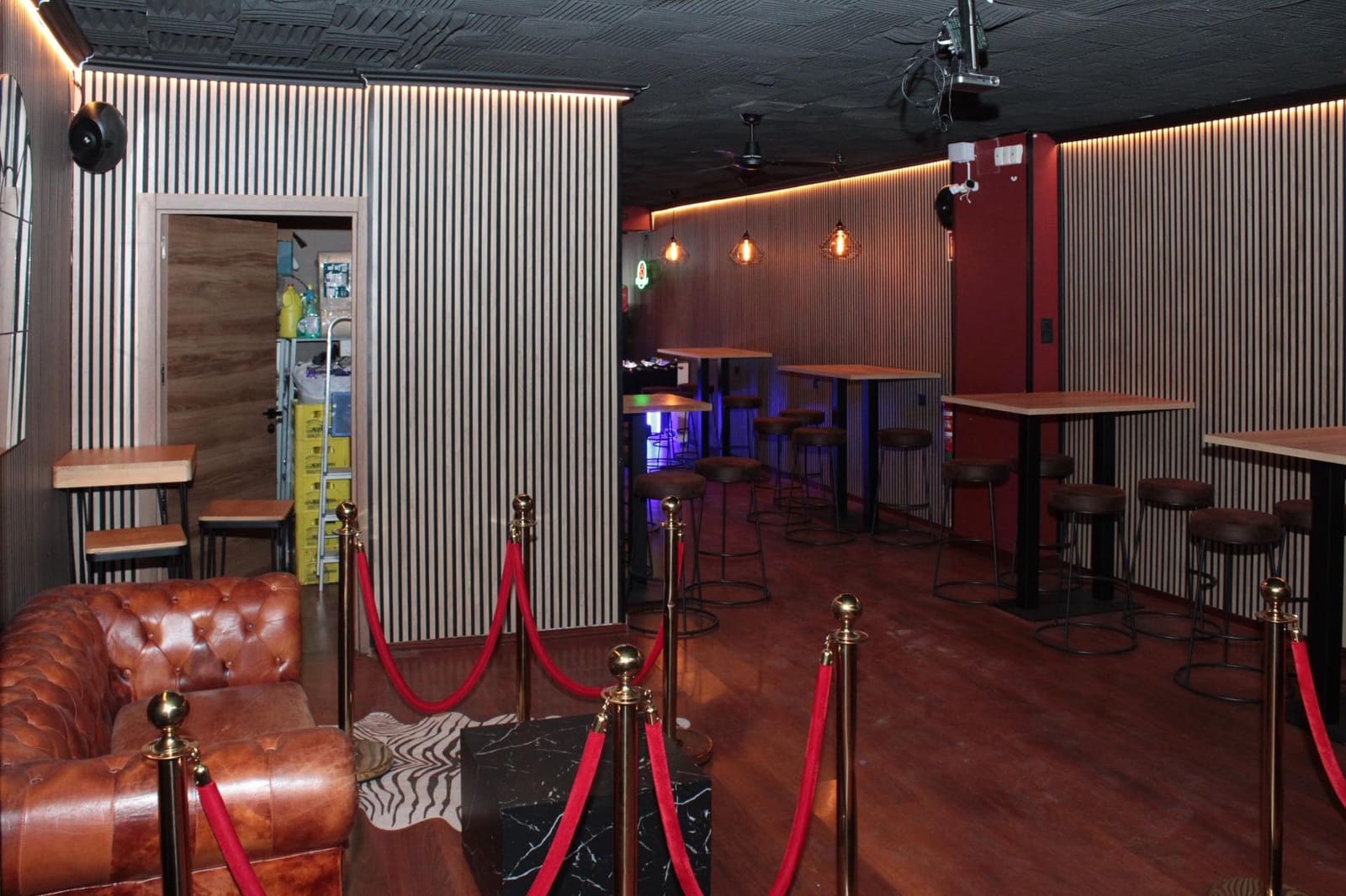 Gewerbe zu vermieten in Sevilla Stadt - 2.500 € (Ref: 9677549)