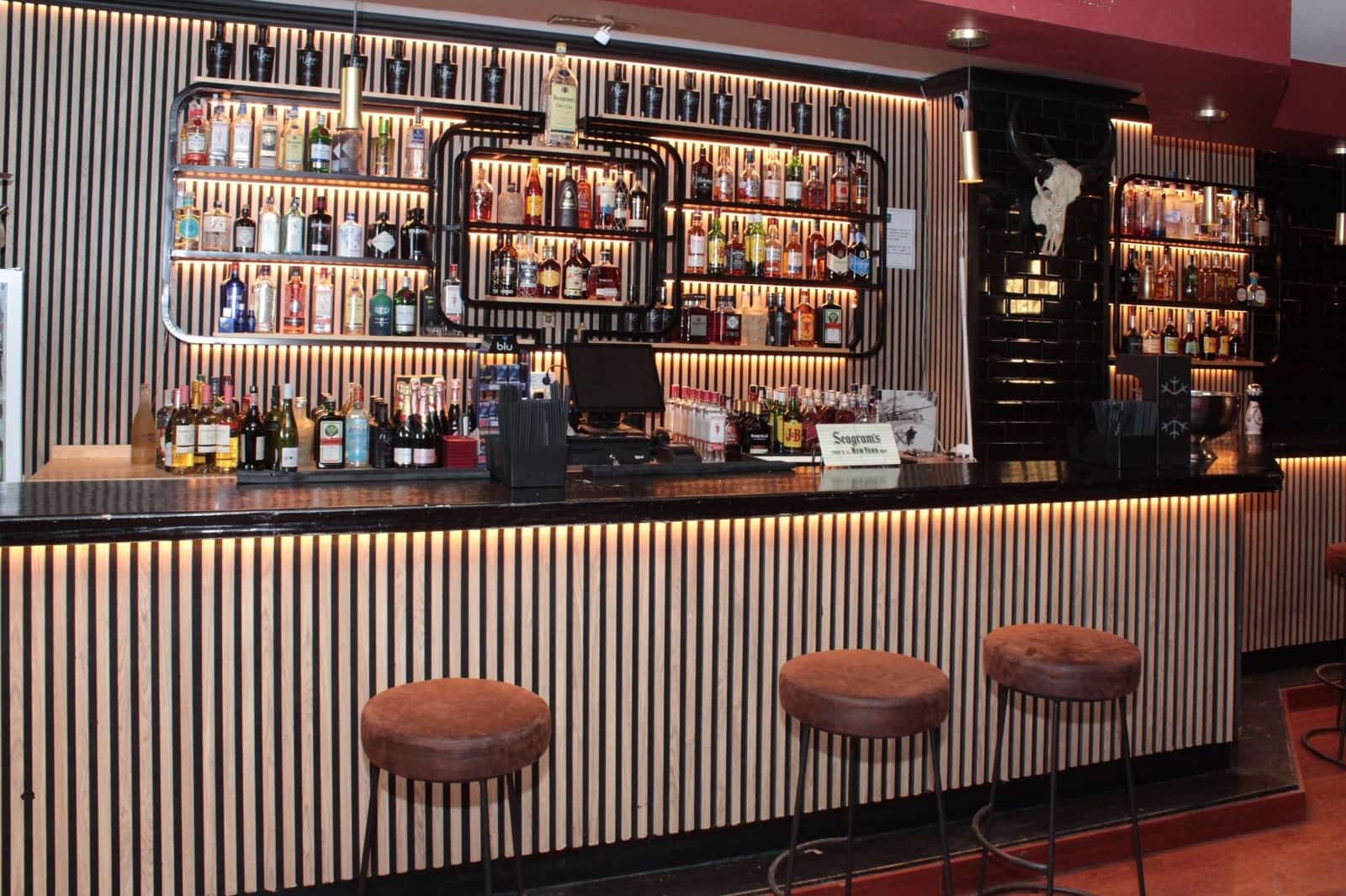 Gewerbe zu vermieten in Sevilla Stadt - 2.500 € (Ref: 9677549)