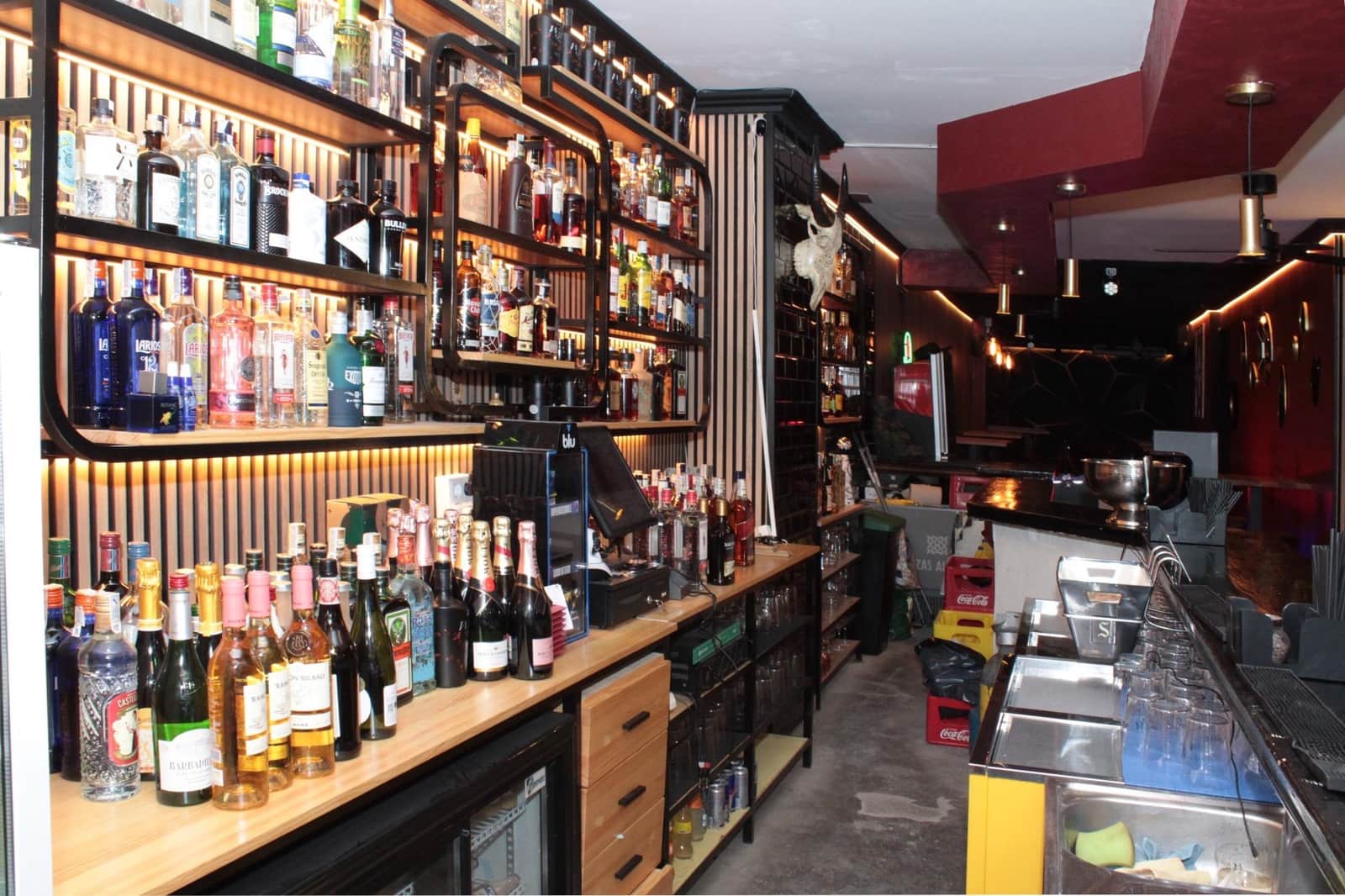 Gewerbe zu vermieten in Sevilla Stadt - 2.500 € (Ref: 9677549)