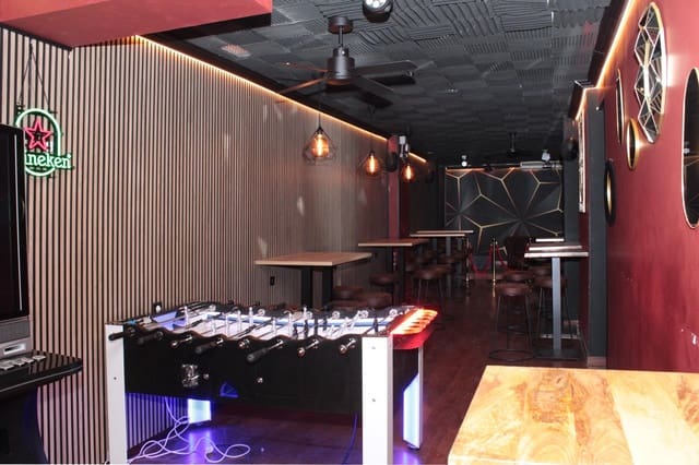 Local Commercial à louer à Séville ville - 2 500 € (Ref: 9677549)