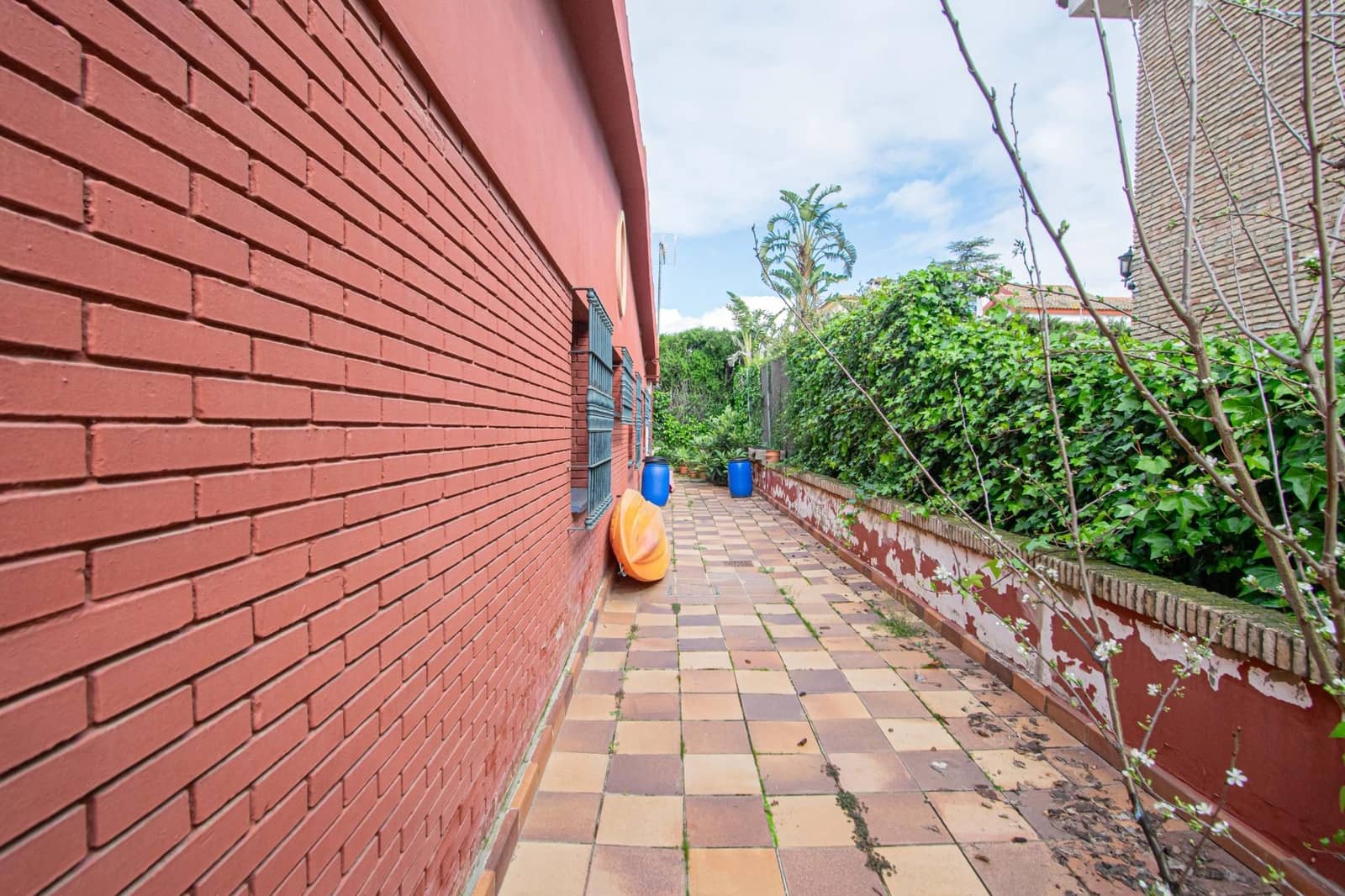 7 bedroom Villa for sale in Tomares with pool garage - € 749,900 (Ref: 9677551)