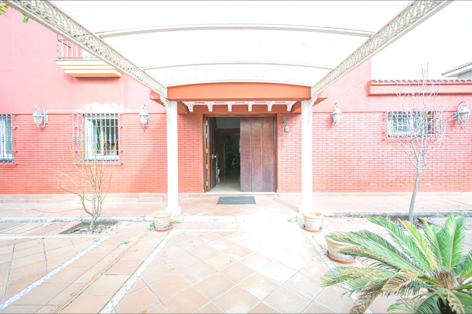 7 bedroom Villa for sale in Tomares with pool garage - € 749,900 (Ref: 9677551)