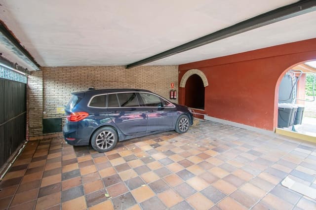 7 slaapkamer Villa te koop in Tomares met zwembad garage - € 749.900 (Ref: 9677551)