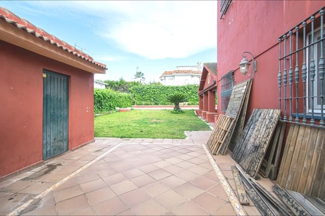 7 slaapkamer Villa te koop in Tomares met zwembad garage - € 749.900 (Ref: 9677551)