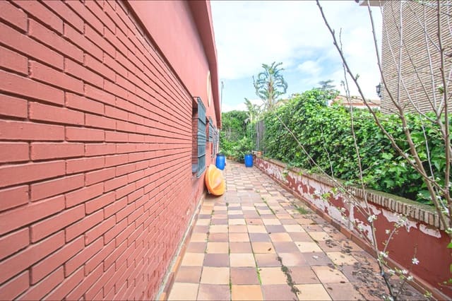 7 slaapkamer Villa te koop in Tomares met zwembad garage - € 725.000 (Ref: 9677551)