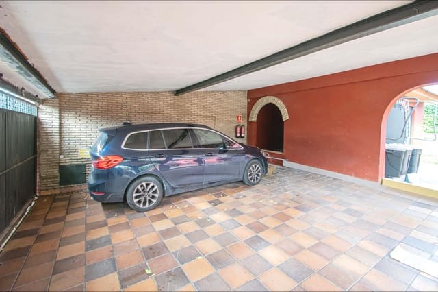 Chalet de 7 habitaciones en Tomares en venta con piscina garaje - 725.000 € (Ref: 9677551)