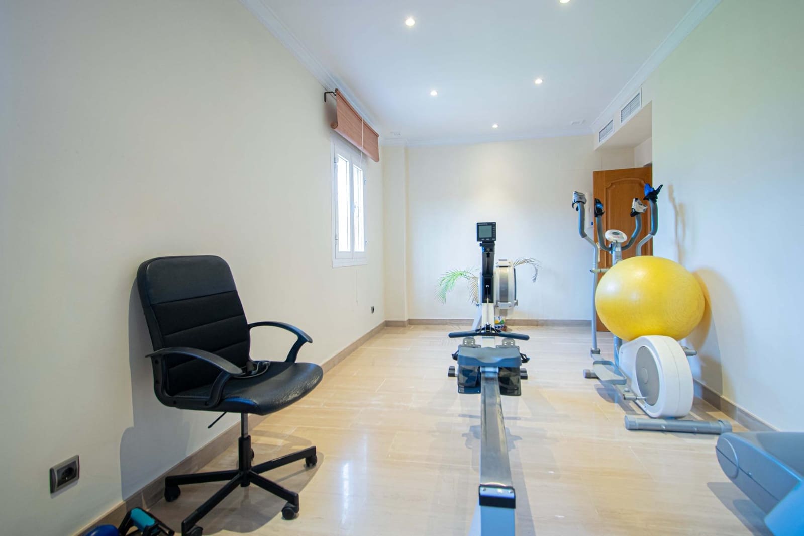 7 slaapkamer Villa te koop in Tomares met zwembad garage - € 725.000 (Ref: 9677551)
