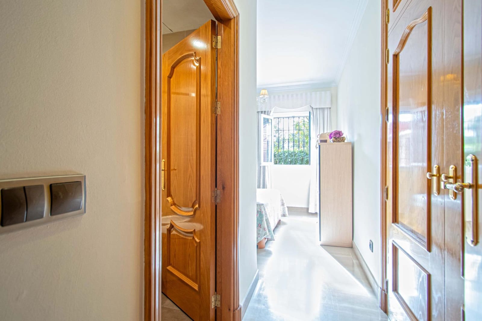 7 slaapkamer Villa te koop in Tomares met zwembad garage - € 725.000 (Ref: 9677551)