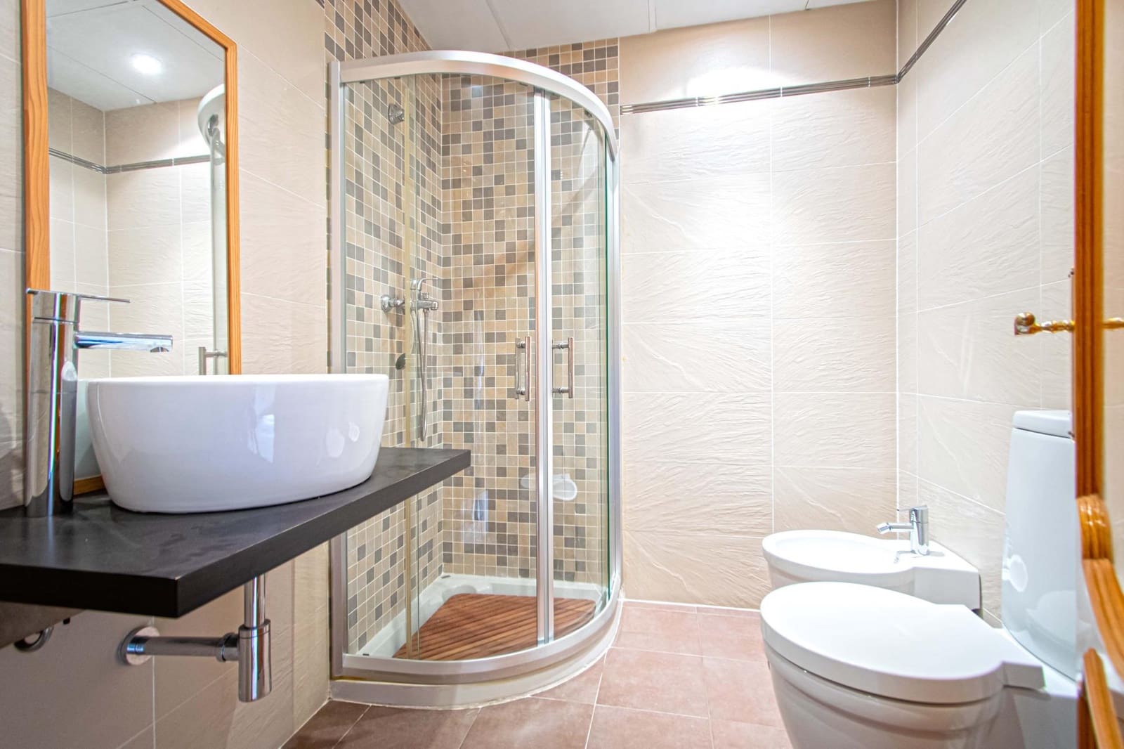 7 slaapkamer Villa te koop in Tomares met zwembad garage - € 725.000 (Ref: 9677551)