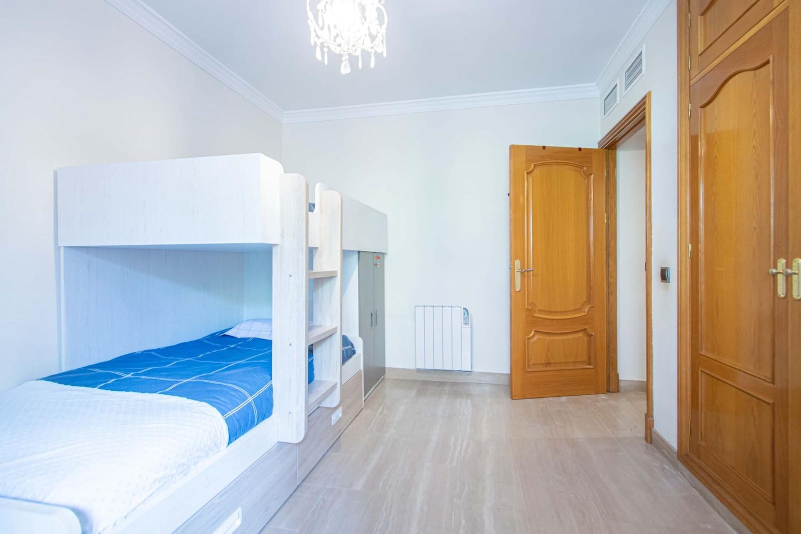 7 slaapkamer Villa te koop in Tomares met zwembad garage - € 725.000 (Ref: 9677551)
