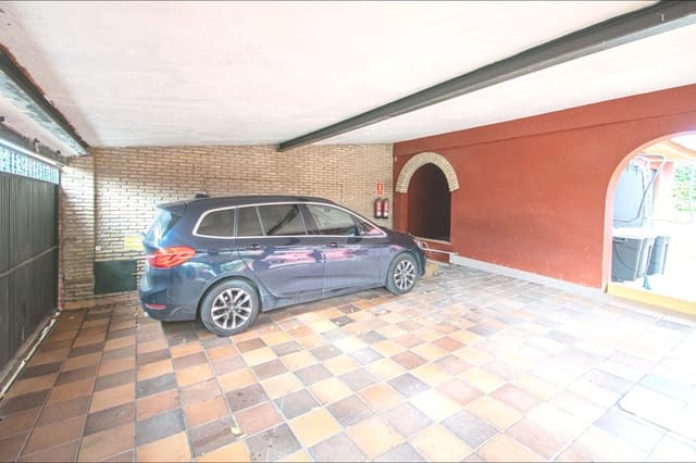 7 Zimmer Villa zu verkaufen in Tomares mit Pool Garage - 725.000 € (Ref: 9677551)