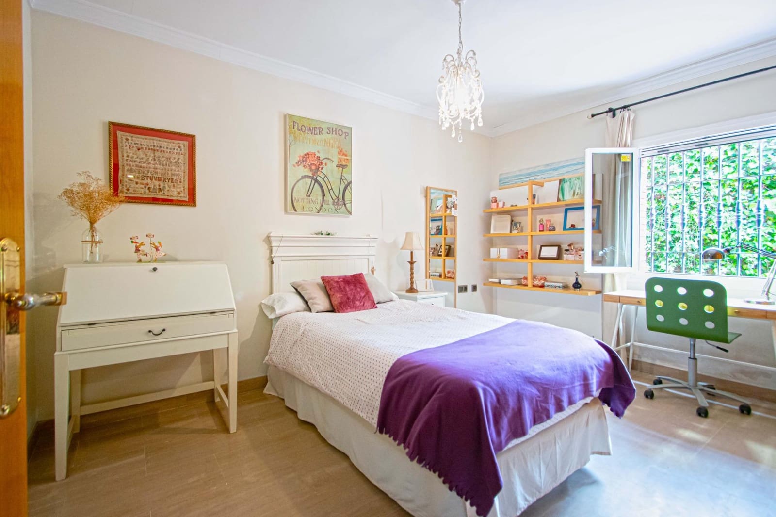 7 slaapkamer Villa te koop in Tomares met zwembad garage - € 725.000 (Ref: 9677551)