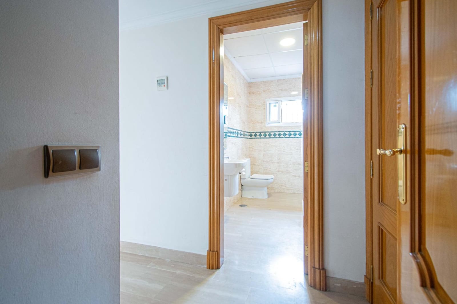 7 slaapkamer Villa te koop in Tomares met zwembad garage - € 725.000 (Ref: 9677551)