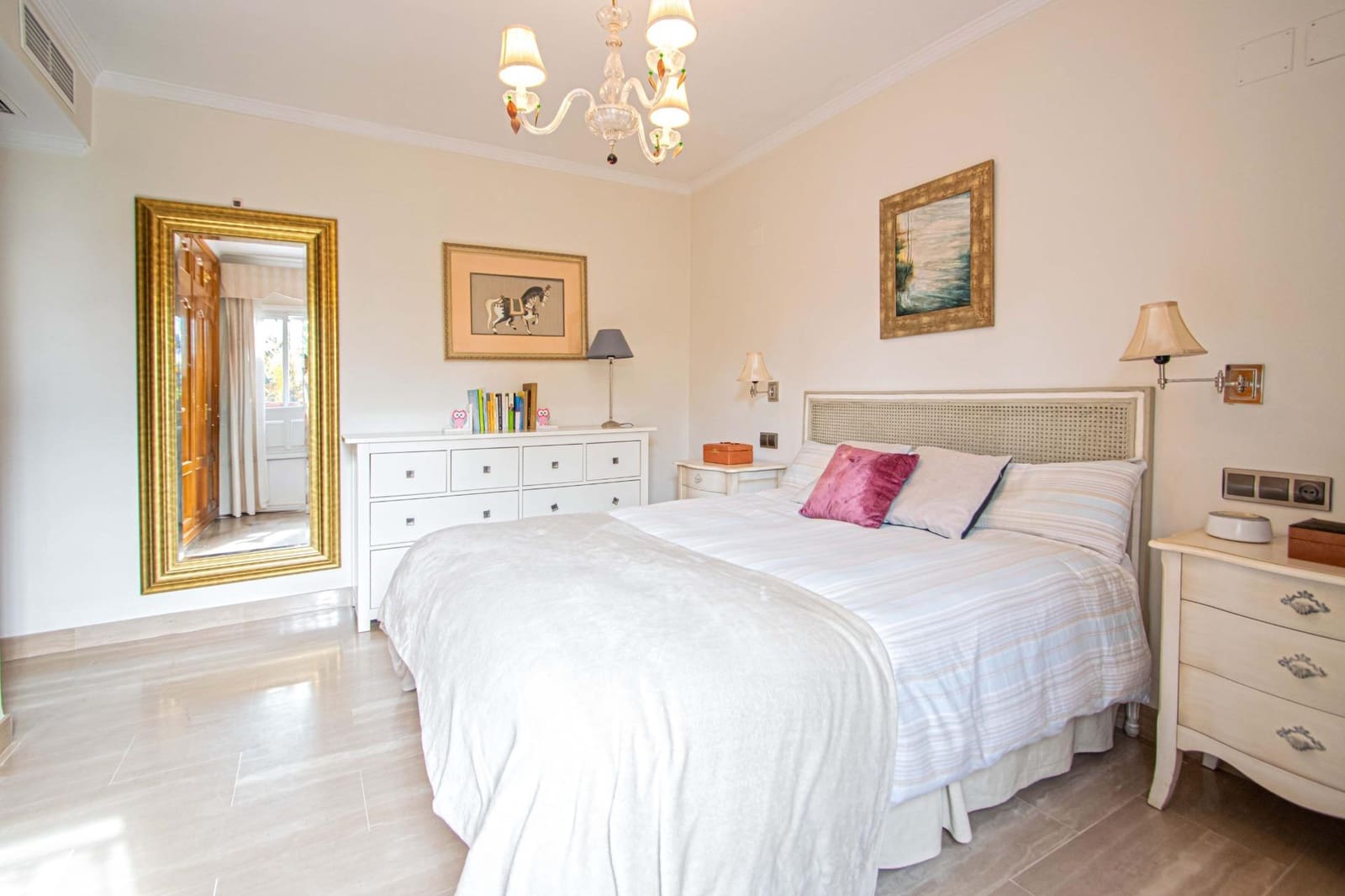 7 slaapkamer Villa te koop in Tomares met zwembad garage - € 725.000 (Ref: 9677551)