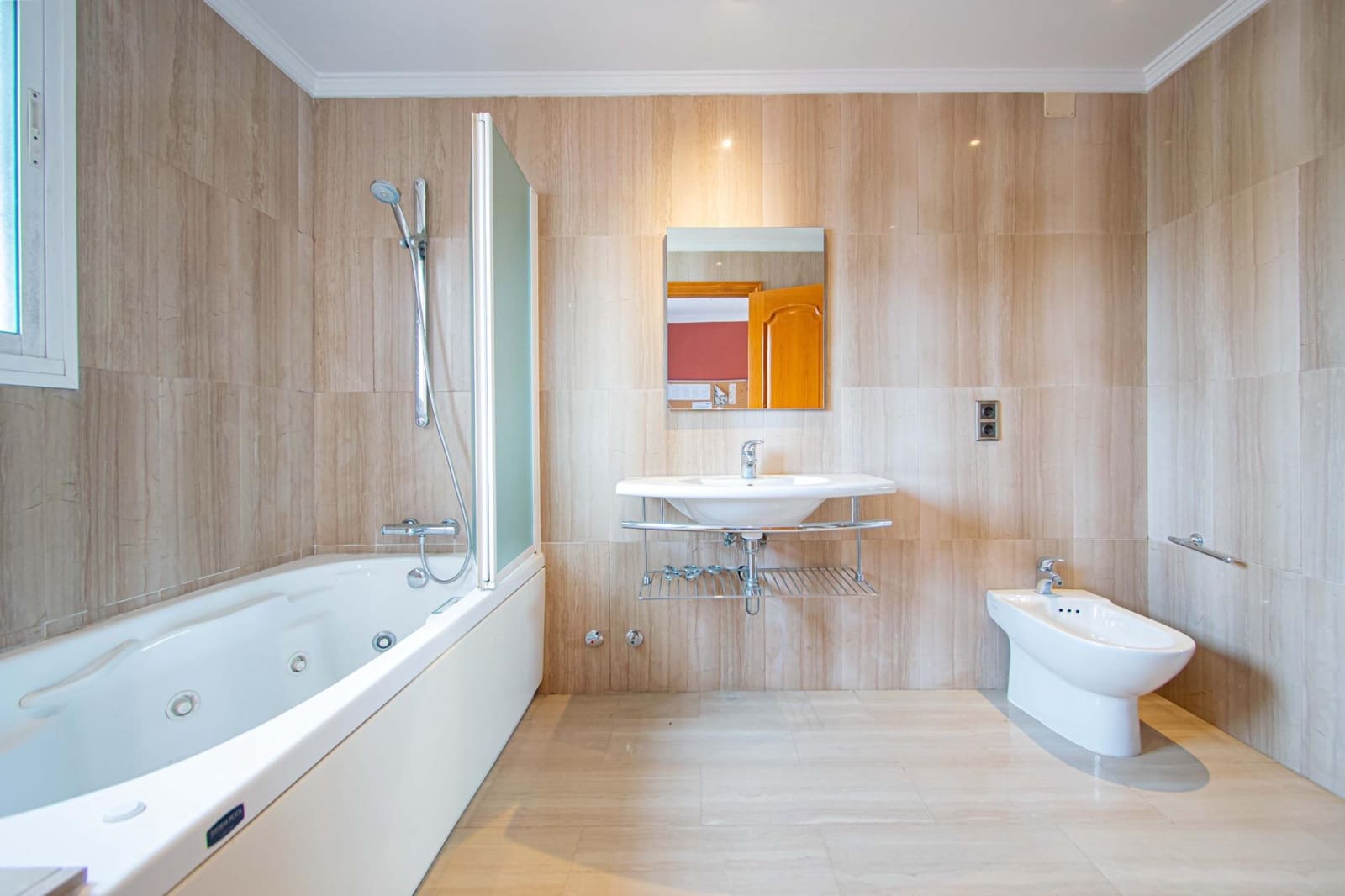 7 slaapkamer Villa te koop in Tomares met zwembad garage - € 725.000 (Ref: 9677551)