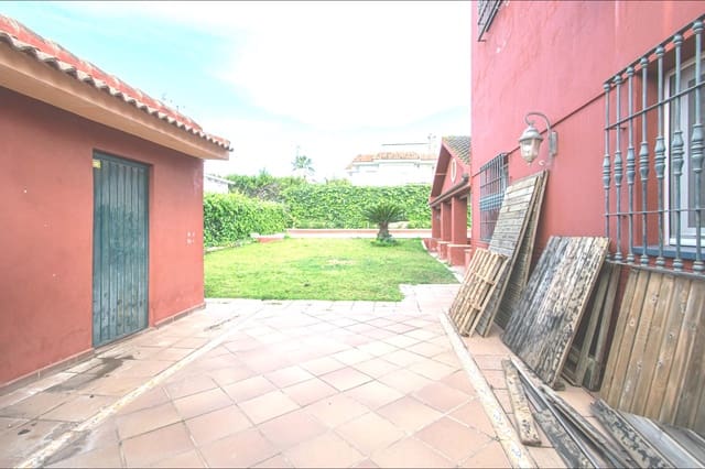 7 Zimmer Villa zu verkaufen in Tomares mit Pool Garage - 725.000 € (Ref: 9677551)