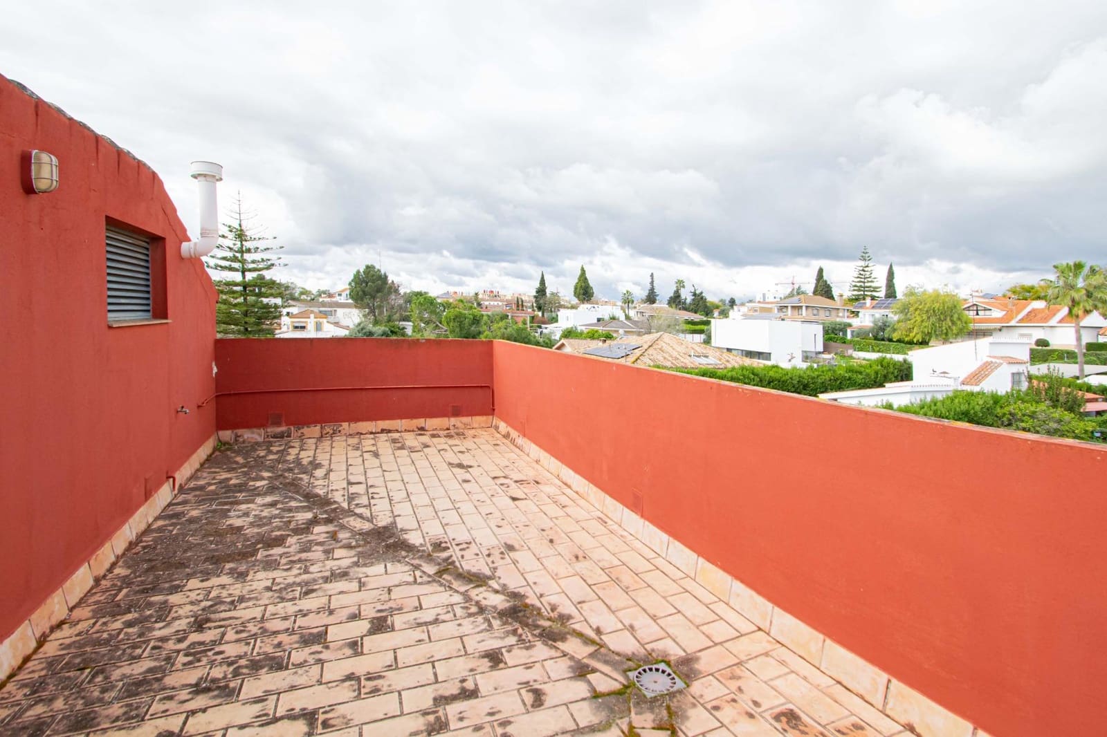 7 slaapkamer Villa te koop in Tomares met zwembad garage - € 725.000 (Ref: 9677551)