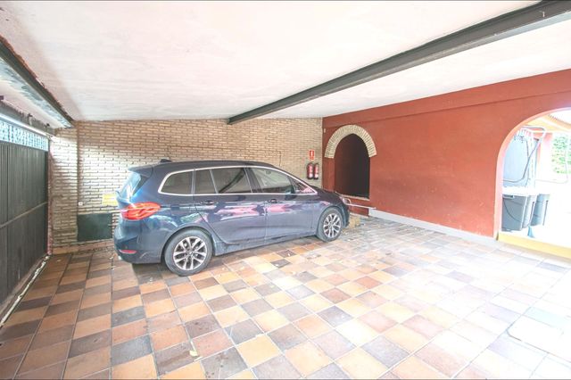 7 sovrum Villa till salu i Tomares med pool garage - 725 000 € (Ref: 9677551)