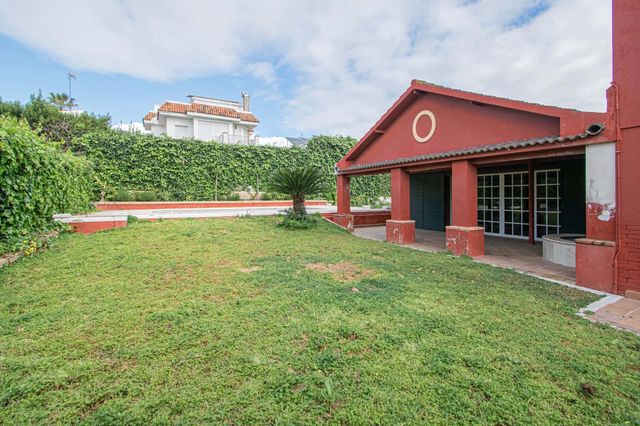 7 sovrum Villa till salu i Tomares med pool garage - 725 000 € (Ref: 9677551)