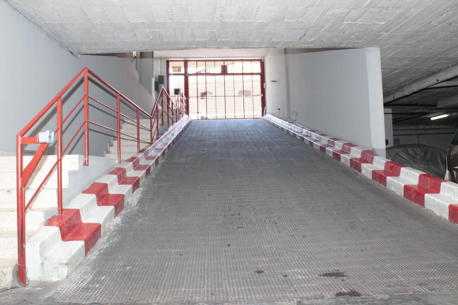 Garage for rent in Seville city - € 120 (Ref: 9679922)