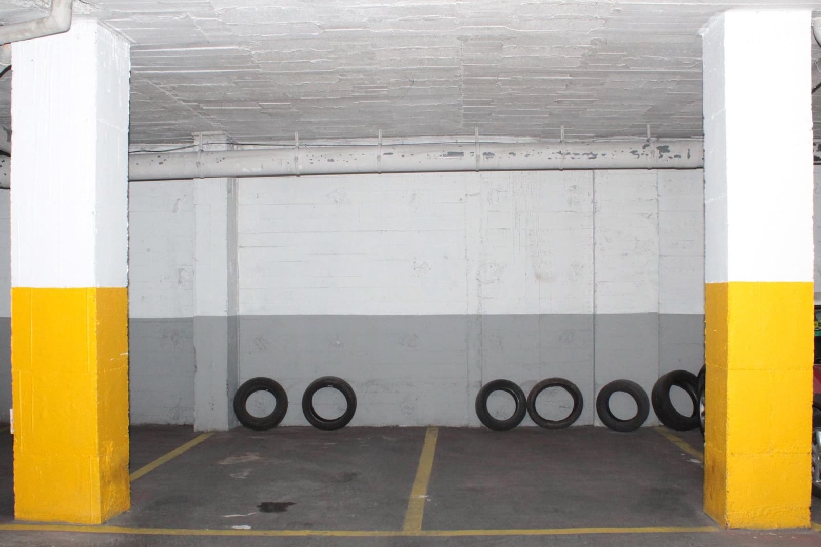Garage for rent in Seville city - € 120 (Ref: 9679922)