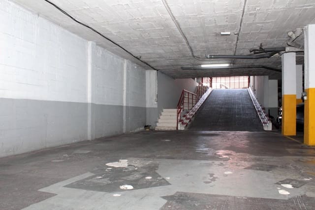 Garage da affittare in Siviglia città - 120 € (Rif: 9679922)