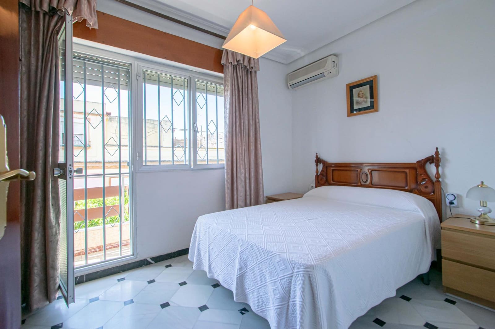 3 bedroom Flat for sale in Seville city - € 198,000 (Ref: 9679924)