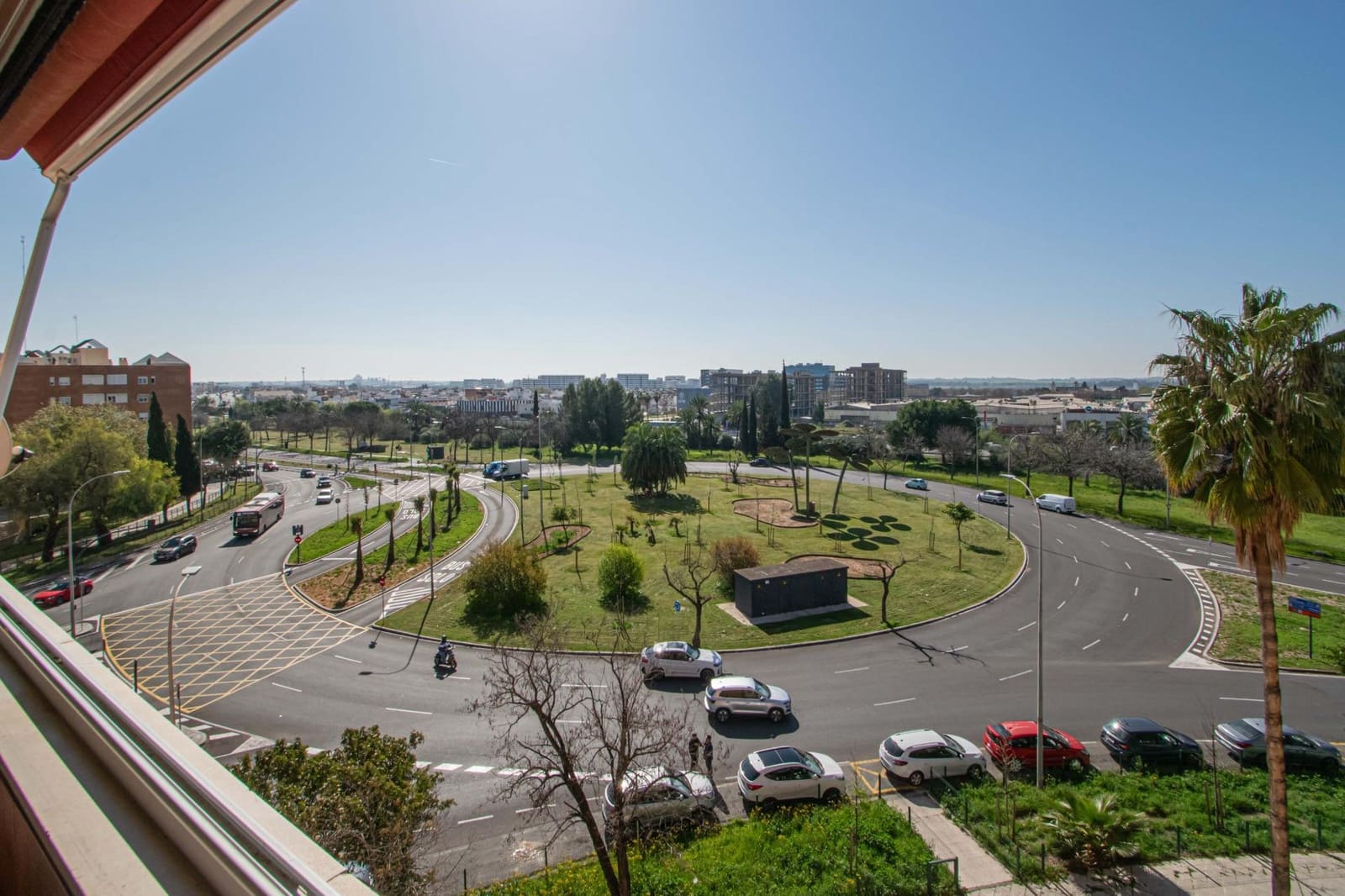 3 bedroom Flat for sale in Seville city with garage - € 250,000 (Ref: 9690673)