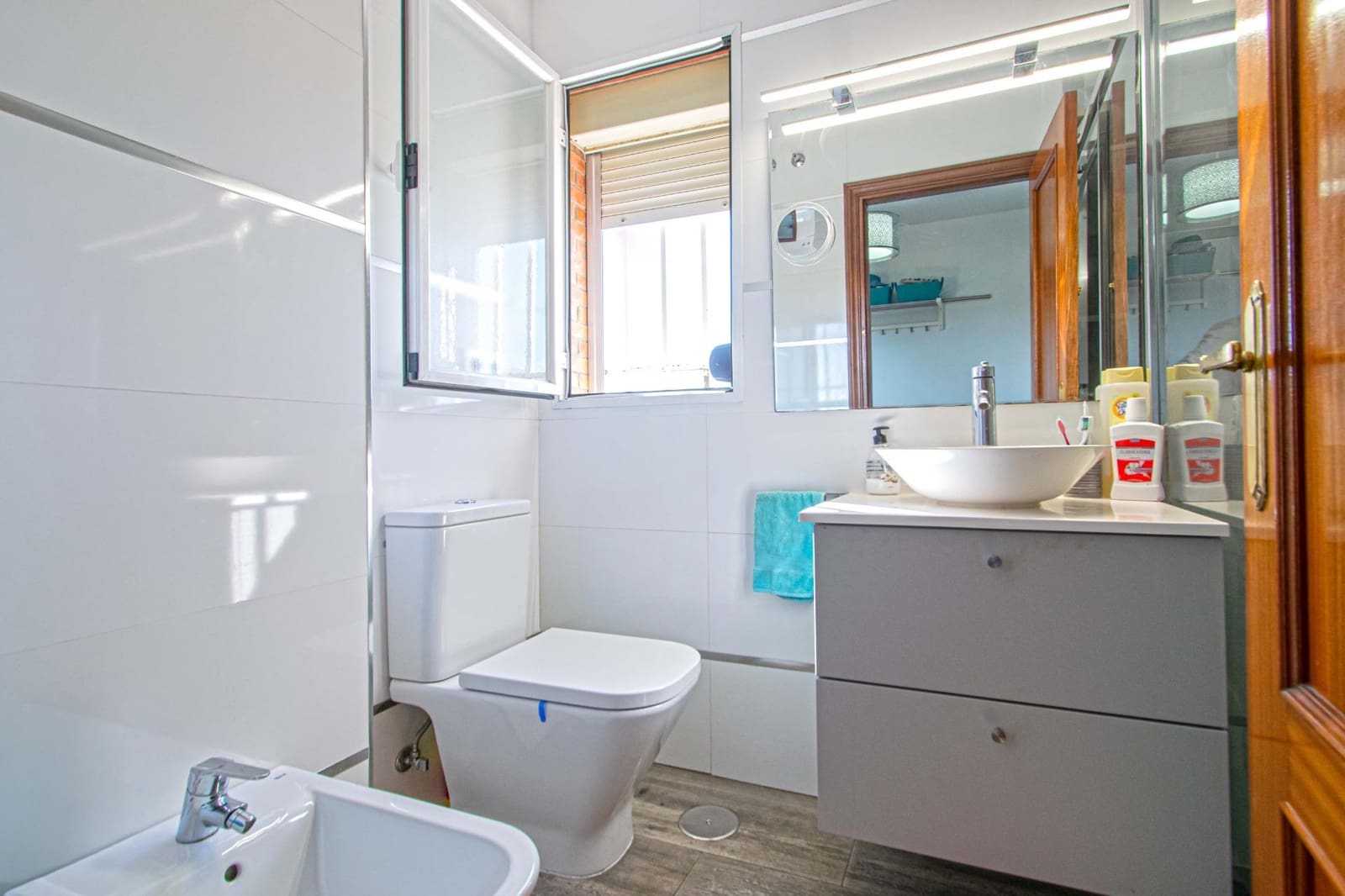 3 bedroom Flat for sale in Seville city with garage - € 250,000 (Ref: 9690673)