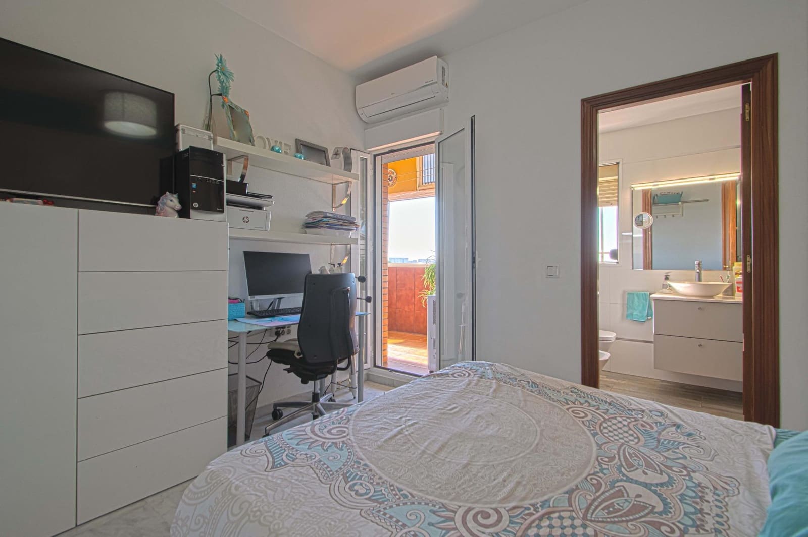 3 bedroom Flat for sale in Seville city with garage - € 250,000 (Ref: 9690673)