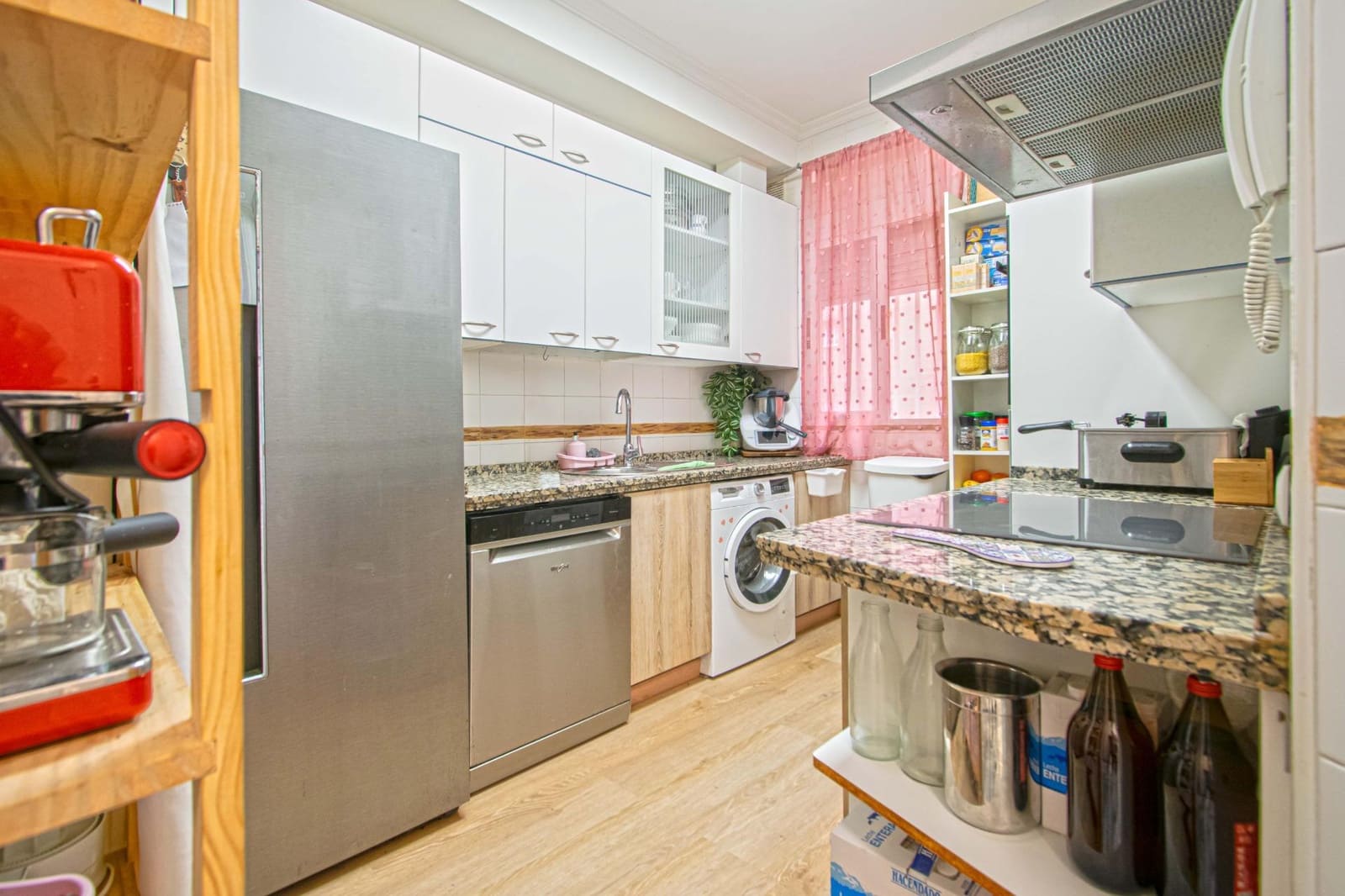 3 bedroom Flat for sale in Seville city with garage - € 250,000 (Ref: 9690673)