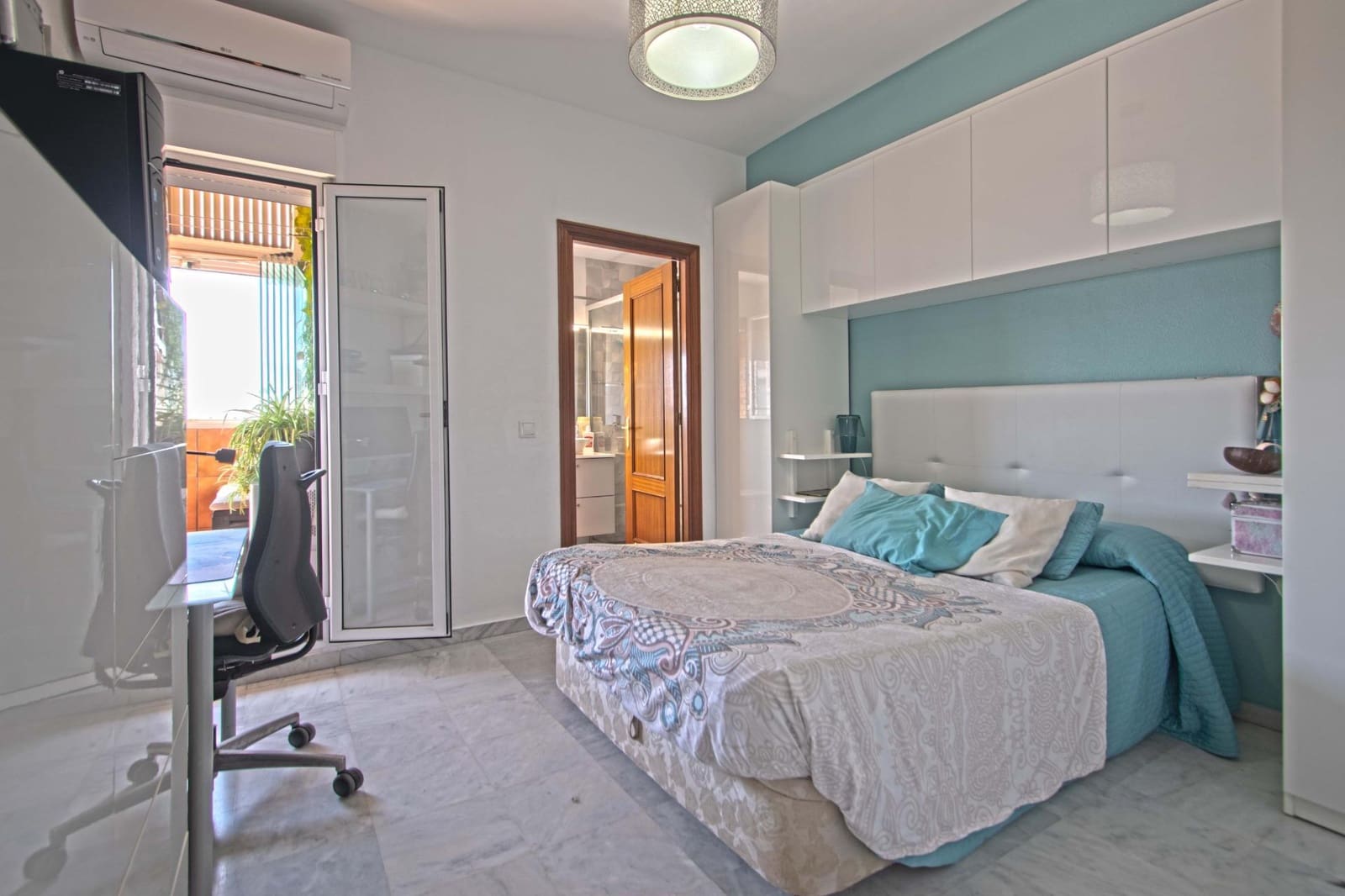 3 bedroom Flat for sale in Seville city with garage - € 250,000 (Ref: 9690673)