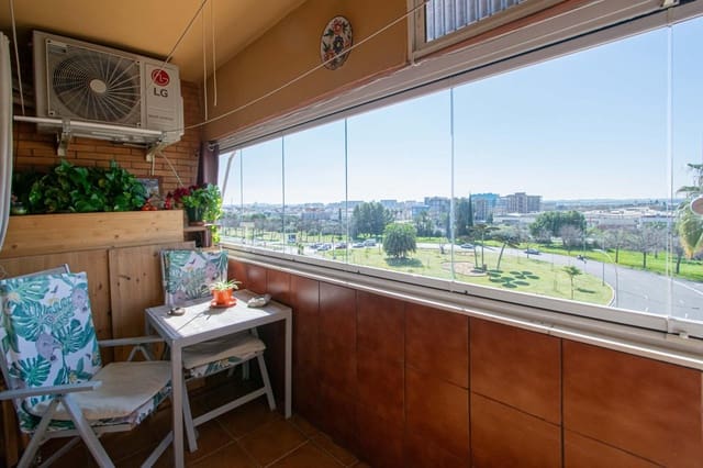 3 bedroom Flat for sale in Seville city with garage - € 250,000 (Ref: 9690673)