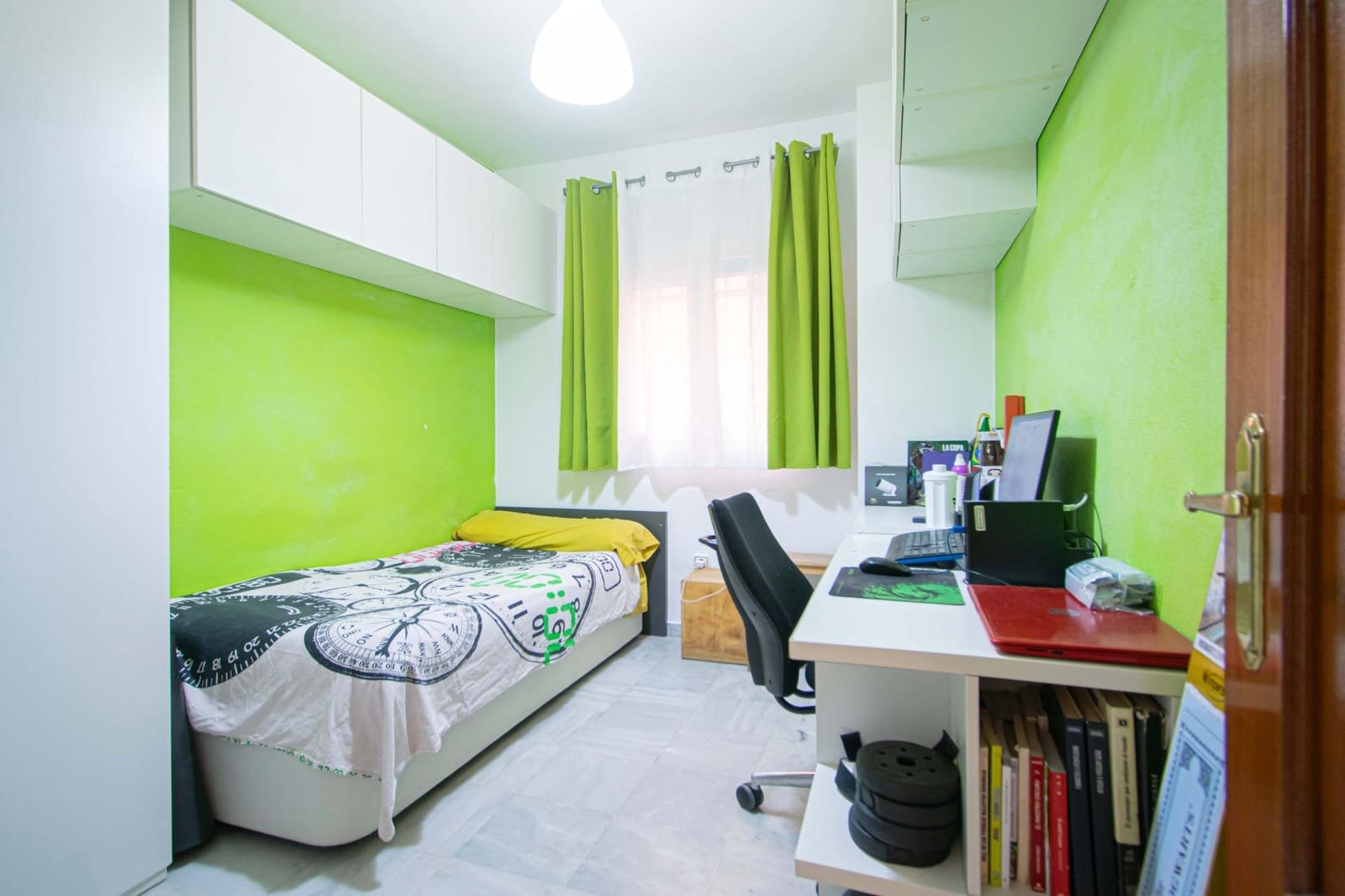 3 bedroom Flat for sale in Seville city with garage - € 250,000 (Ref: 9690673)