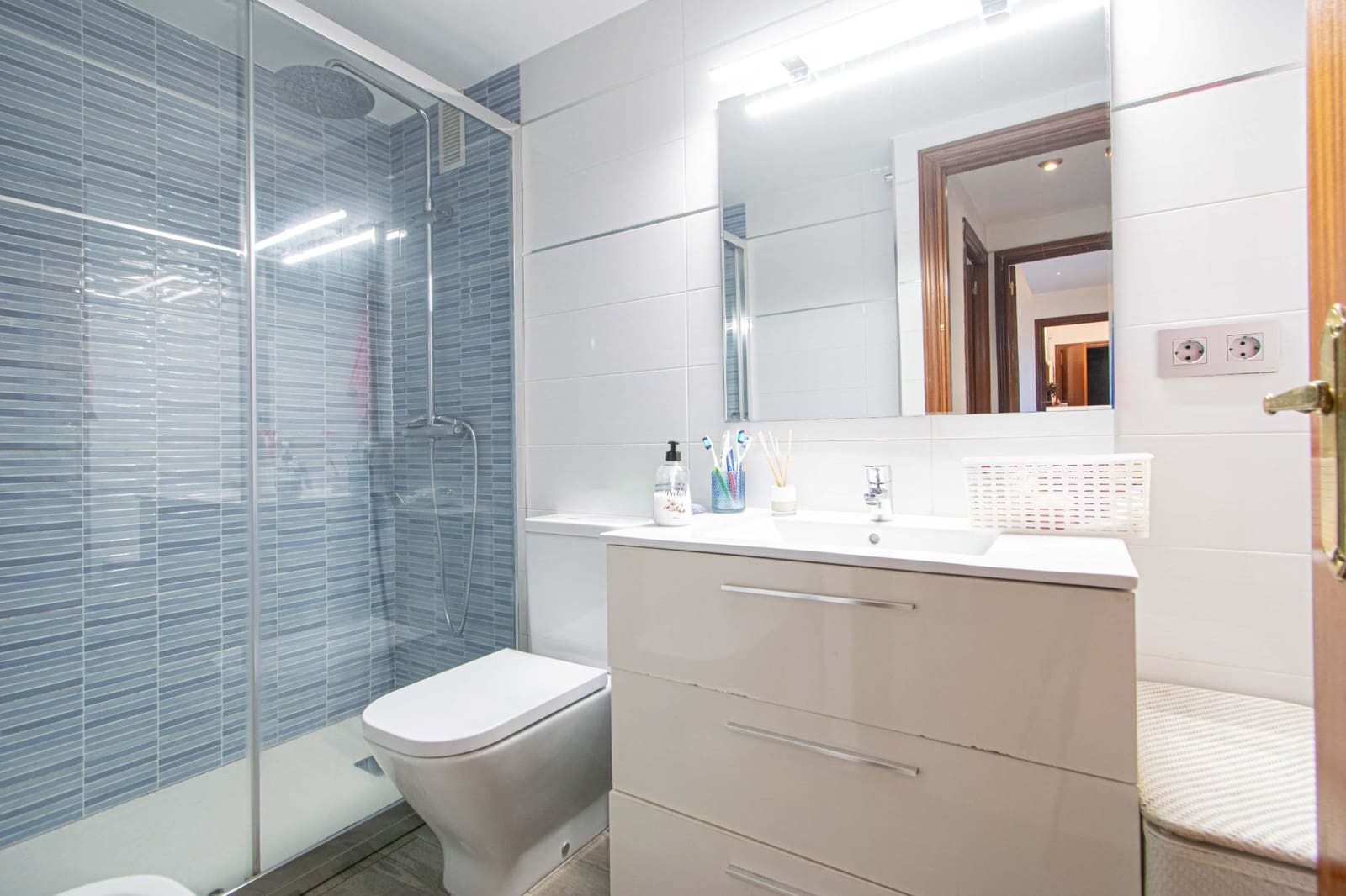 3 bedroom Flat for sale in Seville city with garage - € 250,000 (Ref: 9690673)