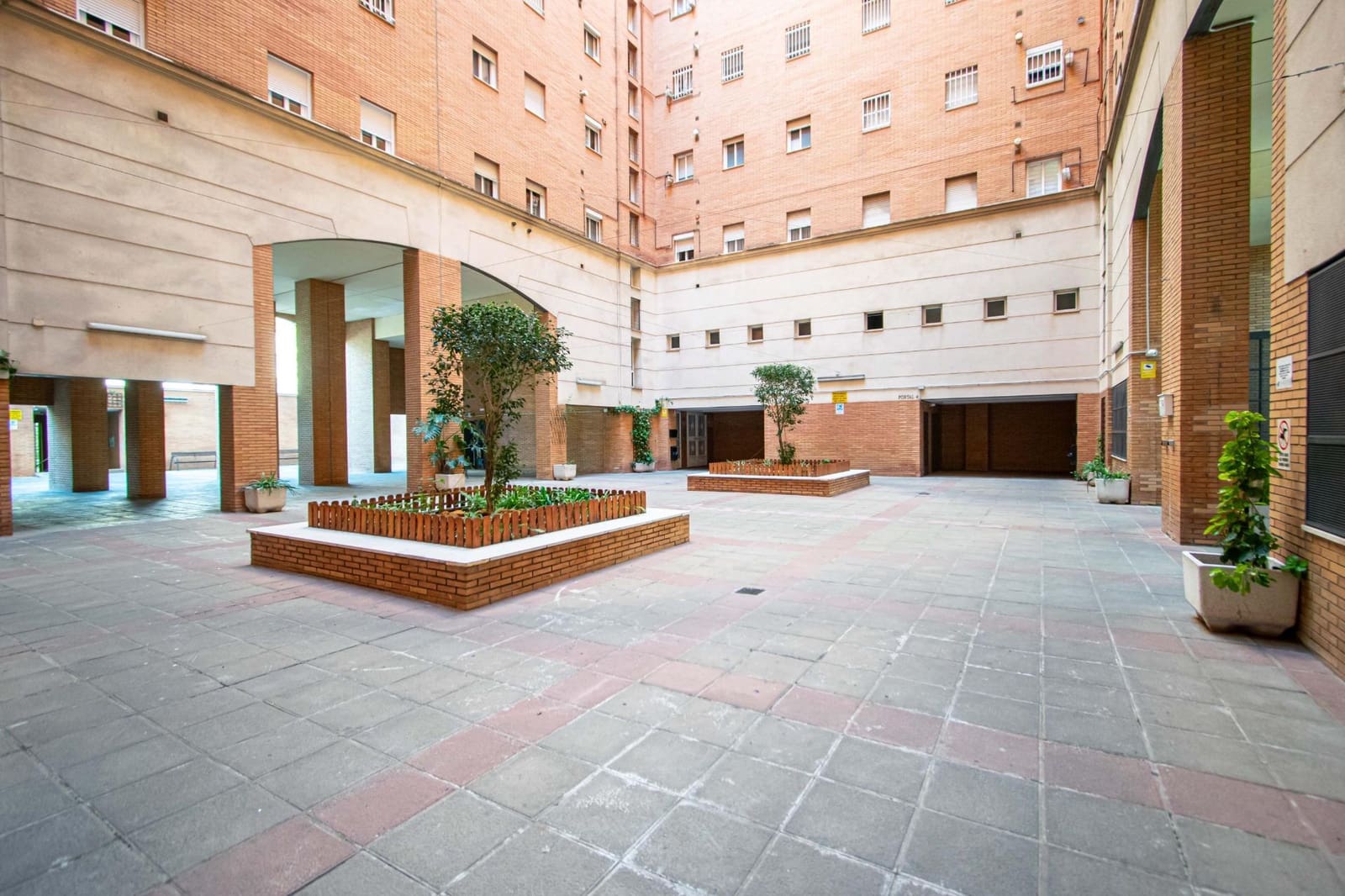 3 bedroom Flat for sale in Seville city with garage - € 250,000 (Ref: 9690673)