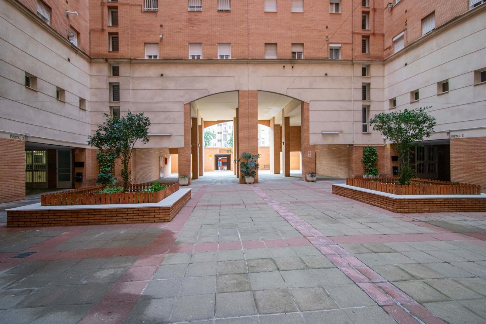 3 bedroom Flat for sale in Seville city with garage - € 250,000 (Ref: 9690673)