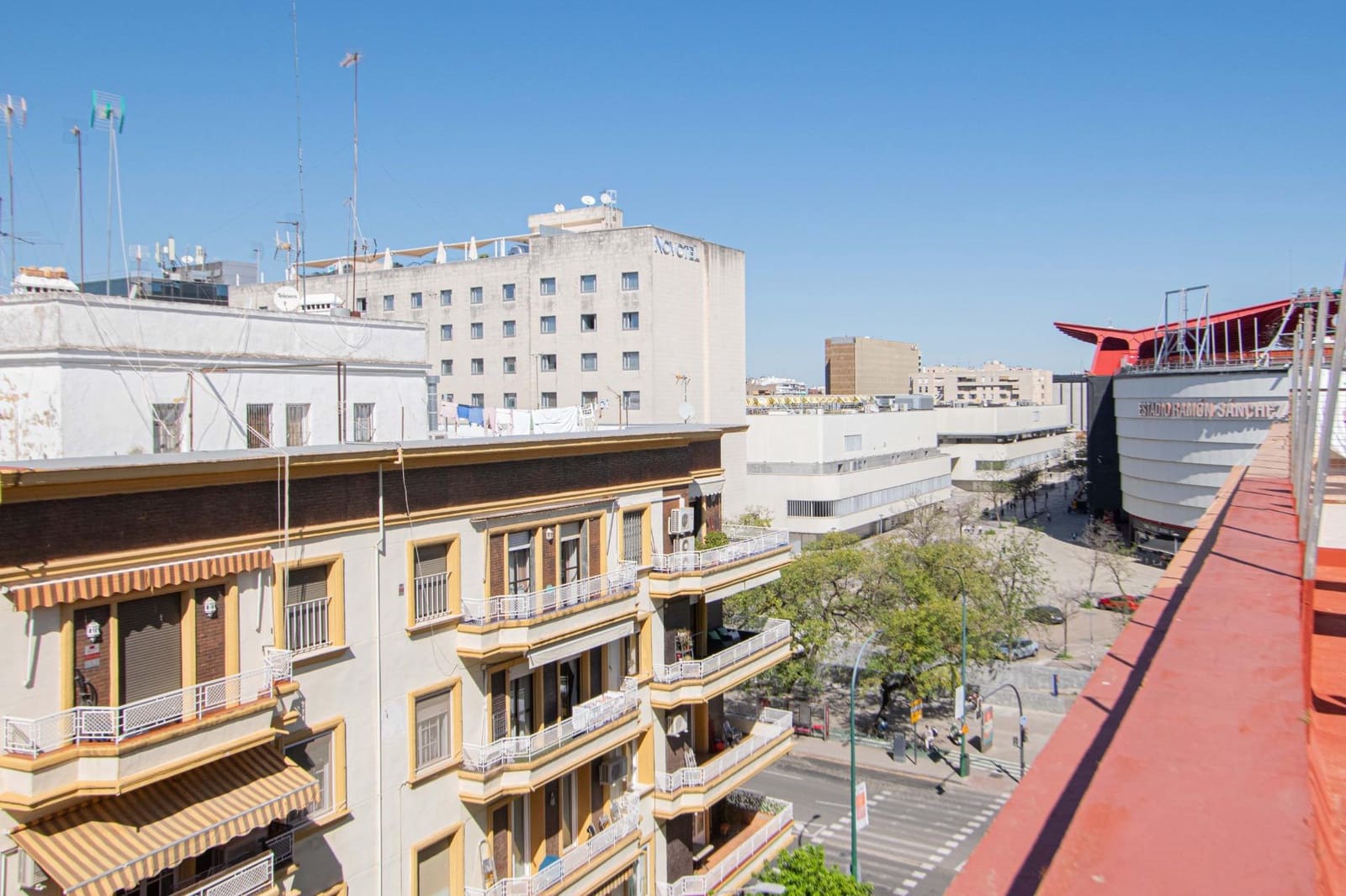 4 Zimmer Wohnung zu verkaufen in Sevilla Stadt - 570.000 € (Ref: 9695416)