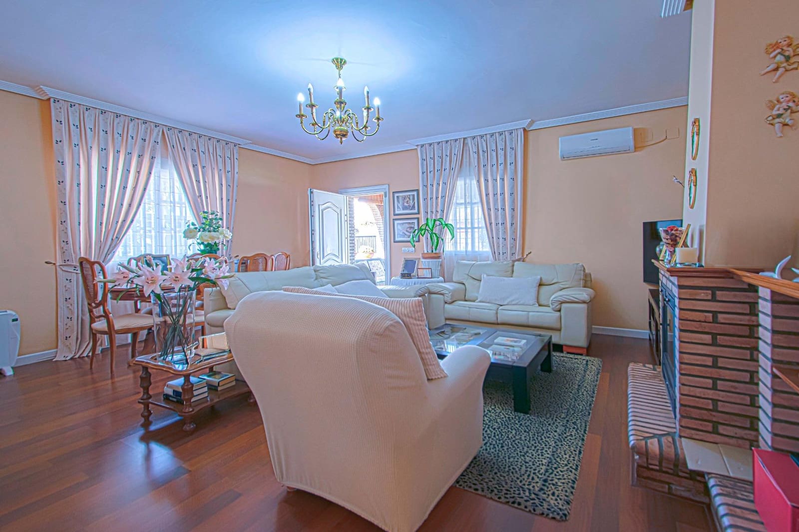 4 bedroom Villa for sale in La Rinconada with pool - € 329,000 (Ref: 9695417)