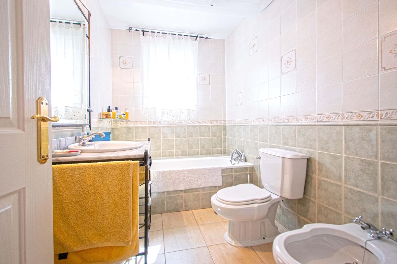 4 bedroom Villa for sale in La Rinconada with pool - € 329,000 (Ref: 9695417)