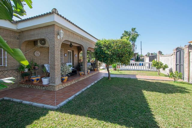 Chalet de 4 habitaciones en La Rinconada en venta con piscina - 329.000 € (Ref: 9695417)