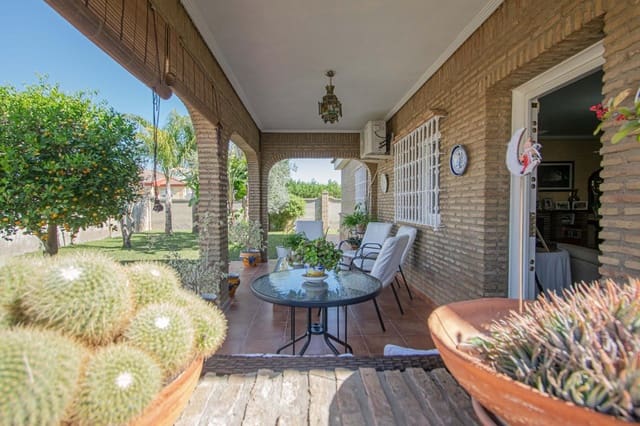 Chalet de 4 habitaciones en La Rinconada en venta con piscina - 329.000 € (Ref: 9695417)