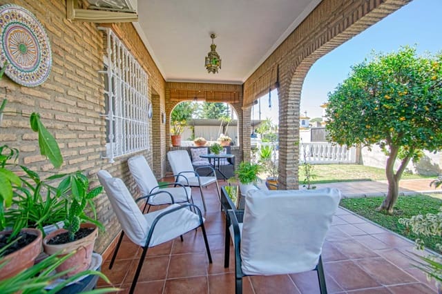 Chalet de 4 habitaciones en La Rinconada en venta con piscina - 329.000 € (Ref: 9695417)