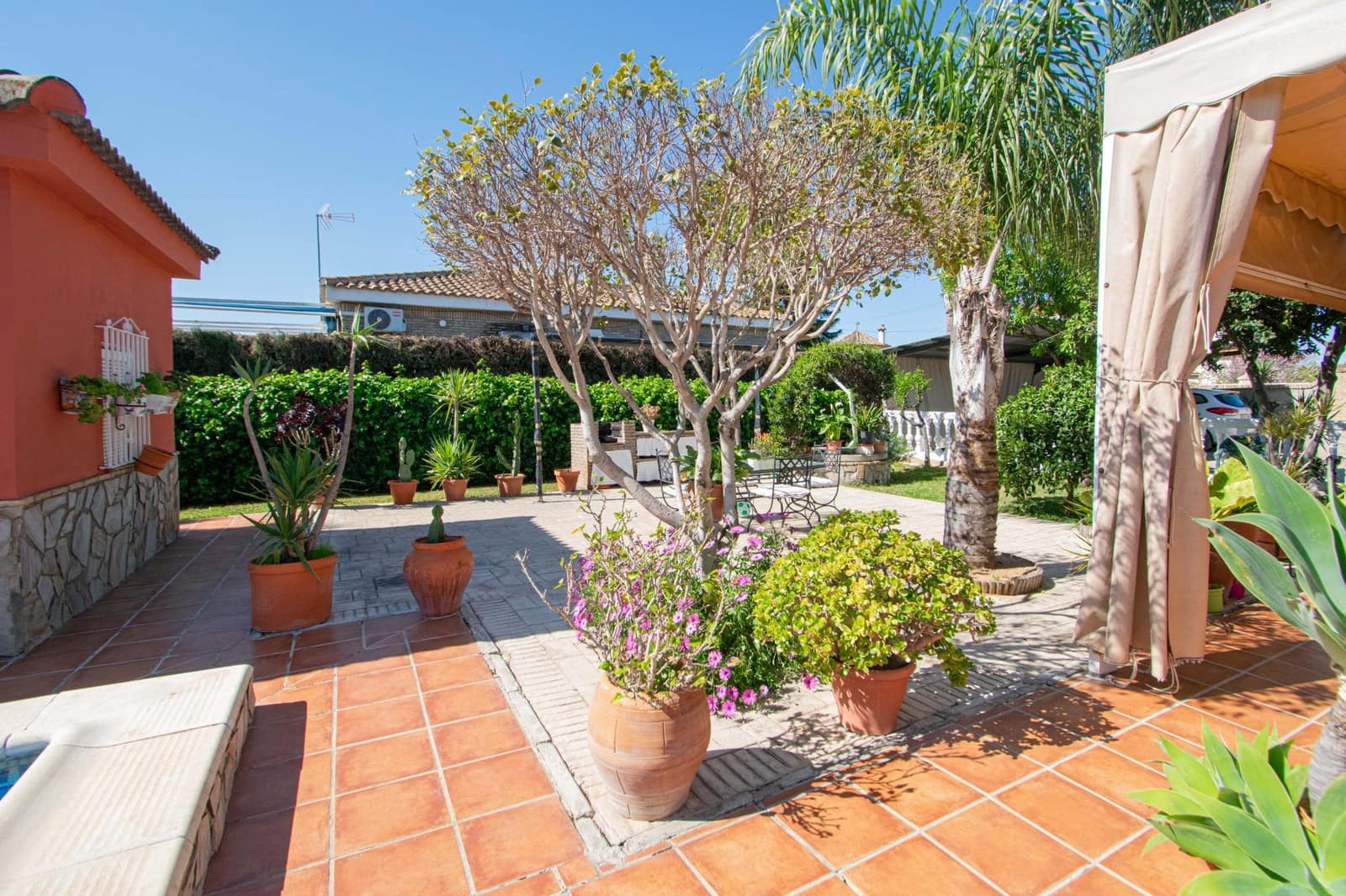 4 bedroom Villa for sale in La Rinconada with pool - € 329,000 (Ref: 9695417)