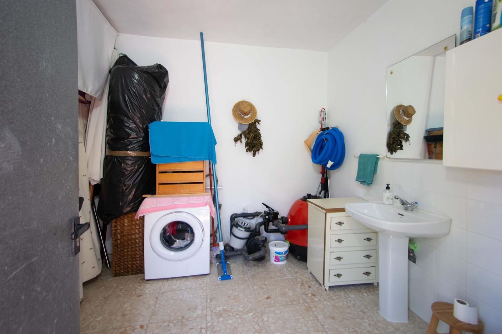 4 bedroom Villa for sale in La Rinconada with pool - € 329,000 (Ref: 9695417)